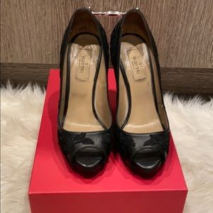 Valentino Garavani black pumps lace detail